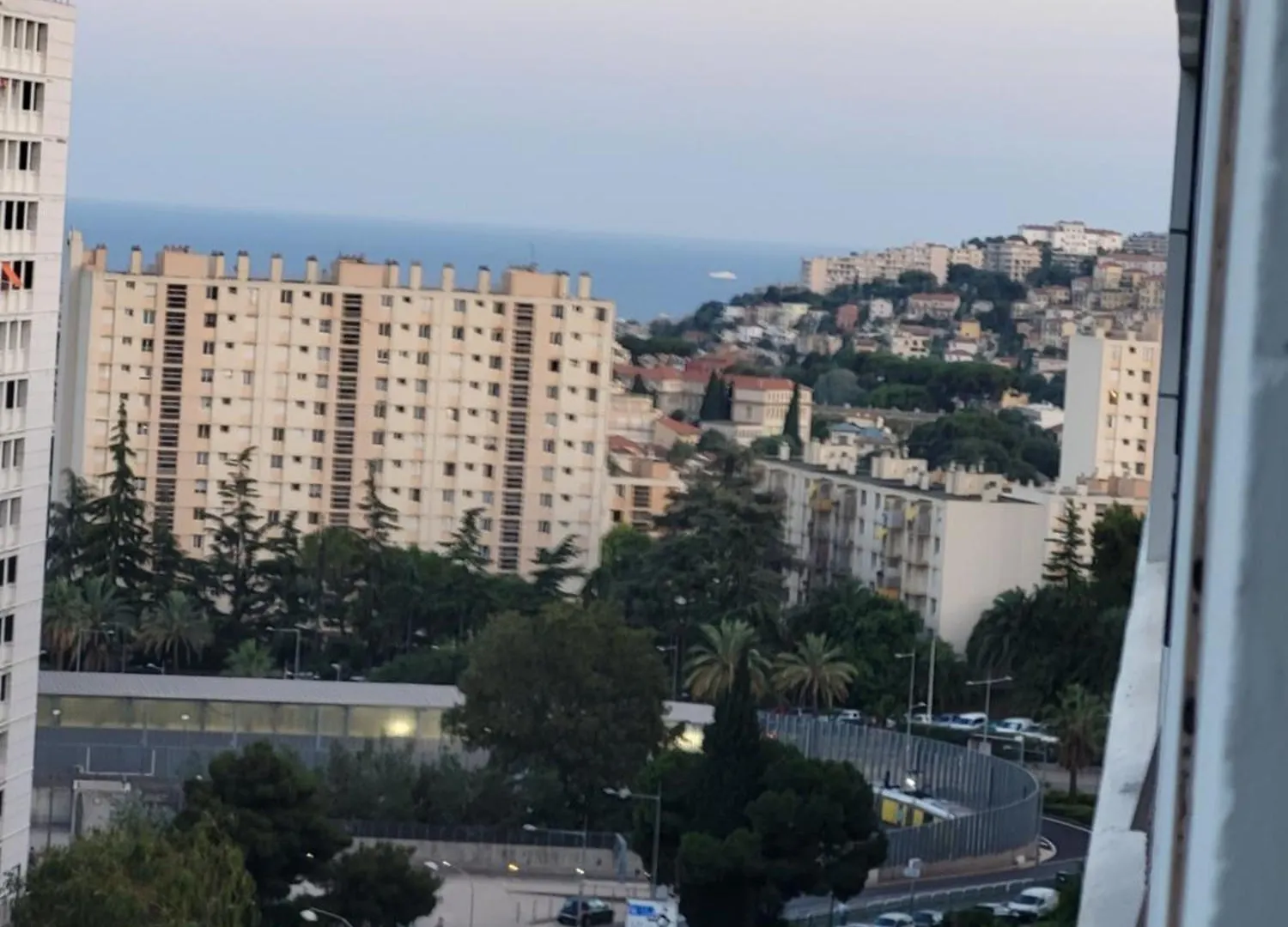Private Room-3 In Hannana Apartment- 2 Min Walk To Tram 12 Min To Nice Train Station 15 Min To Massena Place 法国