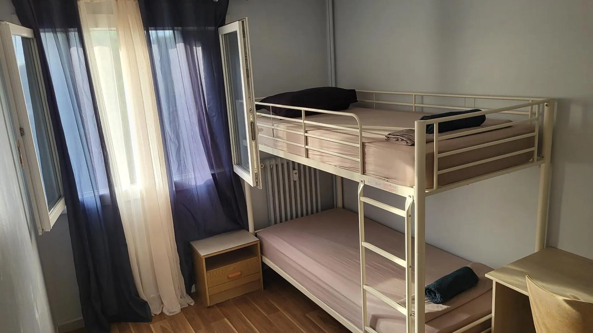 Private Room-3 In Hannana Apartment- 2 Min Walk To Tram 12 Min To Nice Train Station 15 Min To Massena Place
