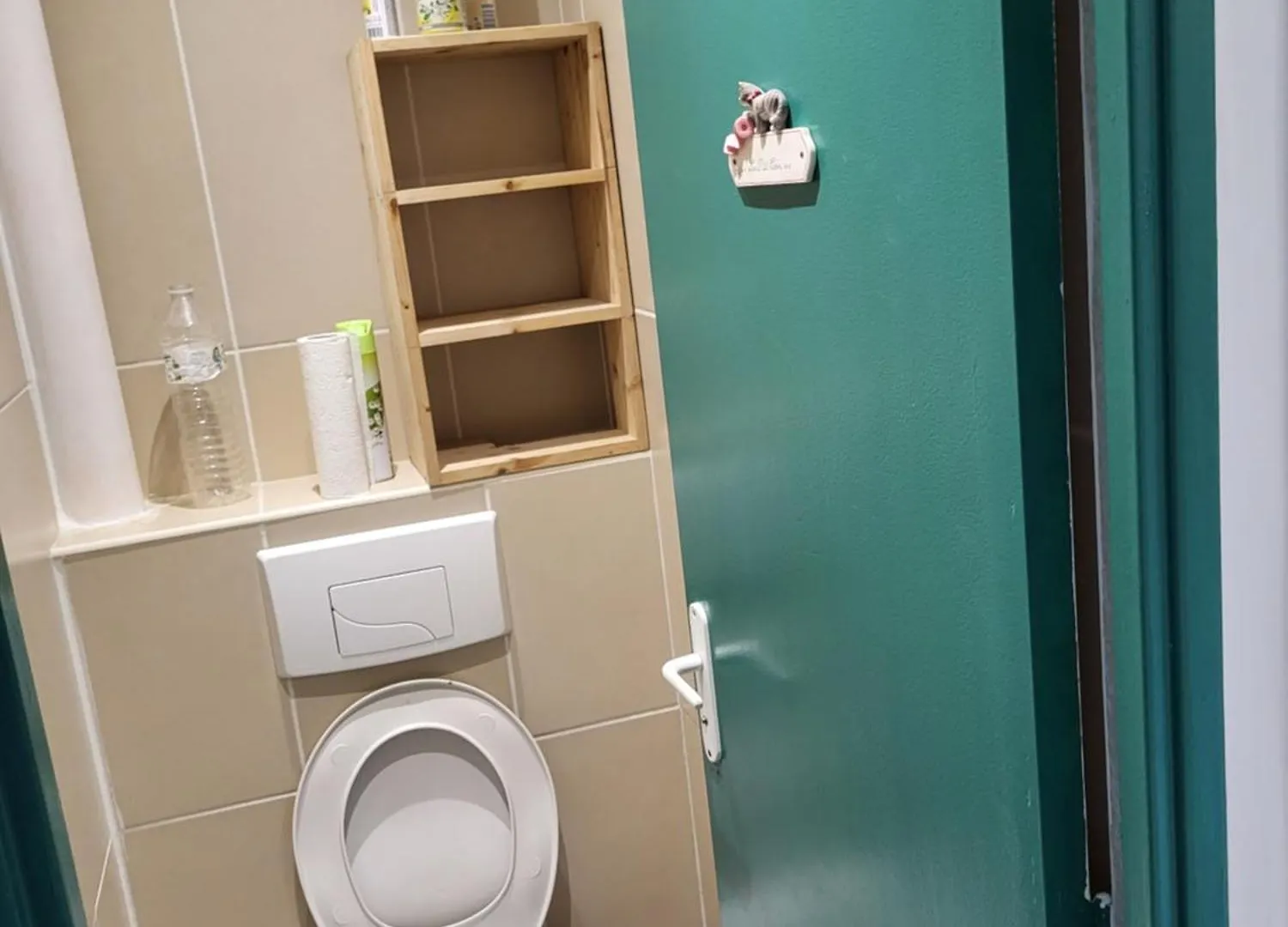 Private Room-3 In Hannana Apartment- 2 Min Walk To Tram 12 Min To Nice Train Station 15 Min To Massena Place Alloggio in famiglia